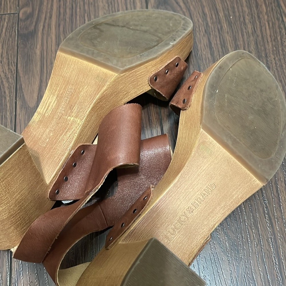 Lucky Brand Wood Block Heel Sandal Size 8 - Picture 8 of 9